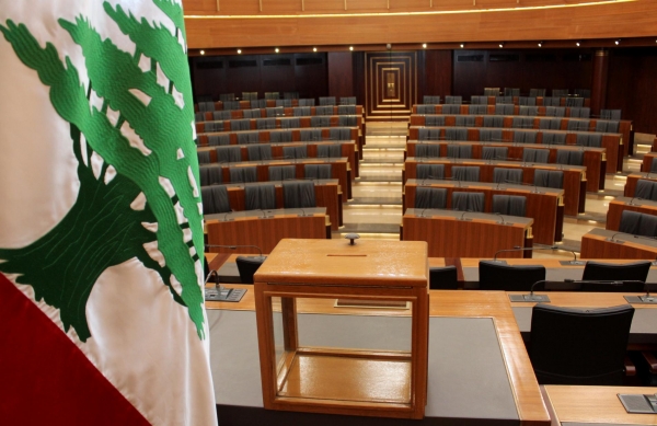 مجلس النواب في العام 2014-55 قانوناً، و 161 جلسة لجان