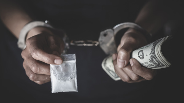 ما هو السبب الفعلي لتراجع  محاضر التعاطي والاتجار بالمخدرات؟